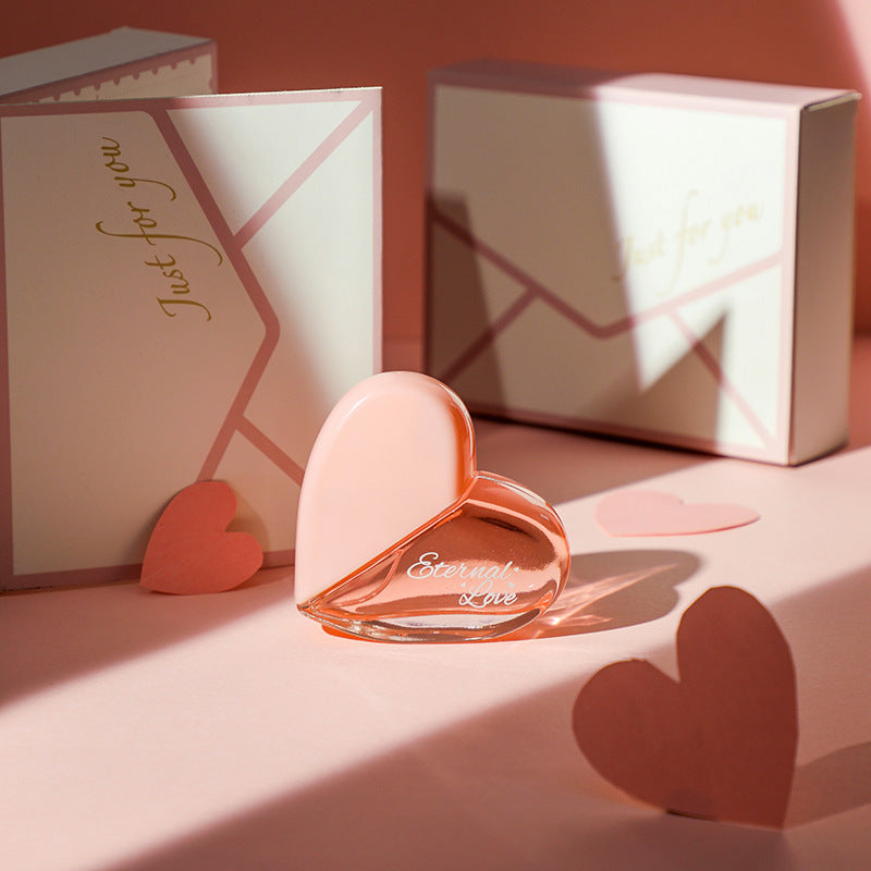 First Love Paris – The Scent of a First Glance